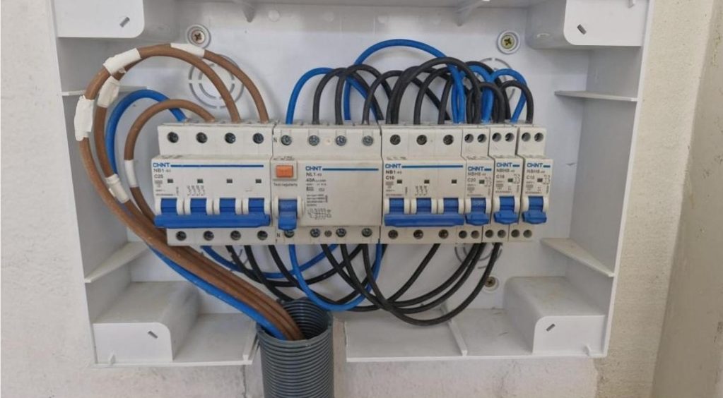 Instalación de cuadro eléctrico en vivienda por electricista en Tarazona de la Mancha